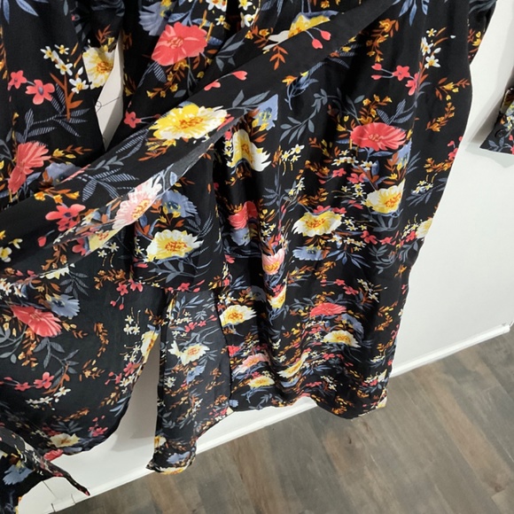 NWOT floral wrap style dress - Picture 6 of 10